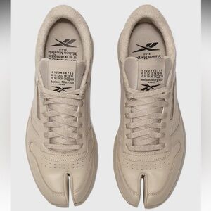 Maison Marigela Reebok Tabi Split Toe sneaker Taupe color unisex women 9.5 men 8